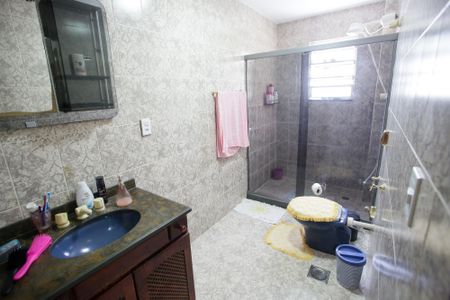 Casa à venda com 440m², 6 quartos e 4 vagasBanheiro do Quarto Suíte 2
