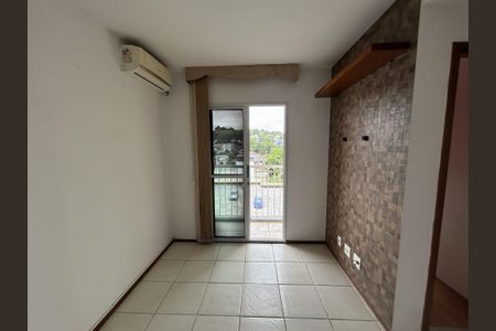 Sala de apartamento para alugar com 2 quartos, 44m² em Praça Seca, Rio de Janeiro