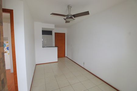 Sala de apartamento para alugar com 2 quartos, 44m² em Praça Seca, Rio de Janeiro