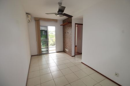 Sala de apartamento para alugar com 2 quartos, 44m² em Praça Seca, Rio de Janeiro