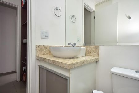 Apartamento à venda com 74m², 2 quartos e 2 vagasBanheiro Suíte 