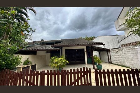 Casa de condomínio para alugar com 150m², 3 quartos e 1 vagaFachada