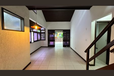 Casa de condomínio para alugar com 150m², 3 quartos e 1 vagaSala