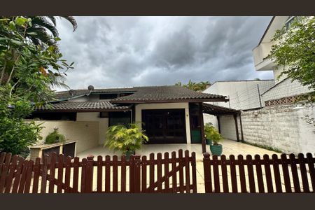 Casa de condomínio para alugar com 150m², 3 quartos e 1 vagaFachada