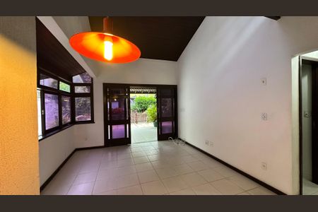 Sala de casa de condomínio à venda com 3 quartos, 150m² em Vargem Grande, Rio de Janeiro