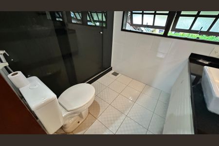 Casa de condomínio para alugar com 150m², 3 quartos e 1 vagaBanheiro quarto 3