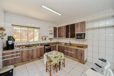 Casa à venda com 197m², 4 quartos e 4 vagasCozinha 