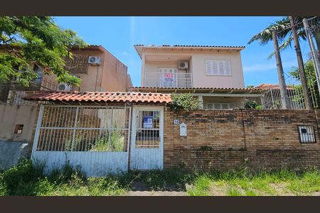 Casa à venda com 197m², 4 quartos e 4 vagasFachada