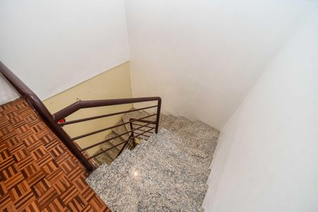 Casa à venda com 197m², 4 quartos e 4 vagasEscada