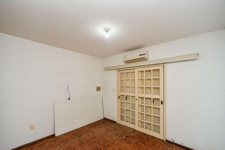 Casa à venda com 197m², 4 quartos e 4 vagasSuíte