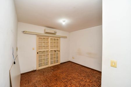 Casa à venda com 197m², 4 quartos e 4 vagasSuíte