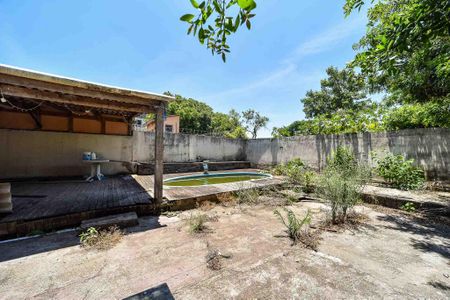 Casa à venda com 197m², 4 quartos e 4 vagasPiscina