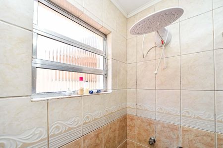 Casa à venda com 197m², 4 quartos e 4 vagasBanheiro 2