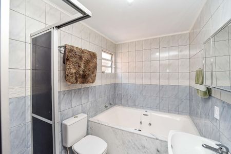 Casa à venda com 197m², 4 quartos e 4 vagasBanheiro da Suíte