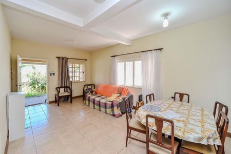 Casa à venda com 197m², 4 quartos e 4 vagasSala