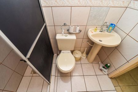 Casa à venda com 197m², 4 quartos e 4 vagasBanheiro 1