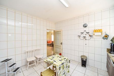 Casa à venda com 197m², 4 quartos e 4 vagasCozinha 