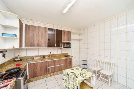 Casa à venda com 197m², 4 quartos e 4 vagasCozinha 