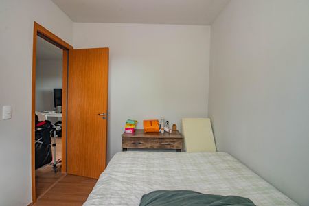 Quarto 1 de apartamento para alugar com 2 quartos, 60m² em Humaitá, Porto Alegre