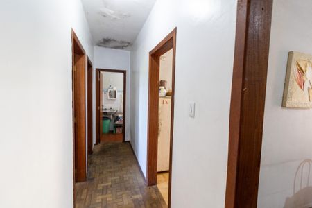 Corredor de apartamento à venda com 3 quartos, 80m² em Menino Deus, Porto Alegre