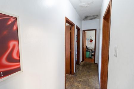 Corredor de apartamento à venda com 3 quartos, 80m² em Menino Deus, Porto Alegre