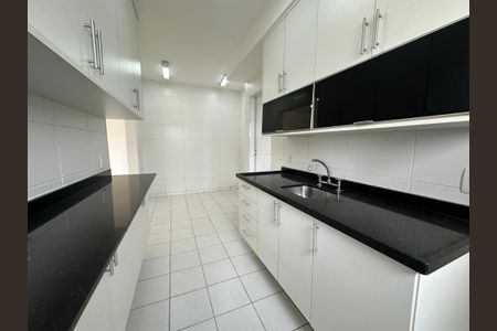 Apartamento para alugar com 107m², 3 quartos e 2 vagas Apartamento para alugar com 107m², 3 quartos e 2 vagasCozinha