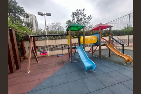 Apartamento para alugar com 107m², 3 quartos e 2 vagas Apartamento para alugar com 107m², 3 quartos e 2 vagasÁrea comum - Playground