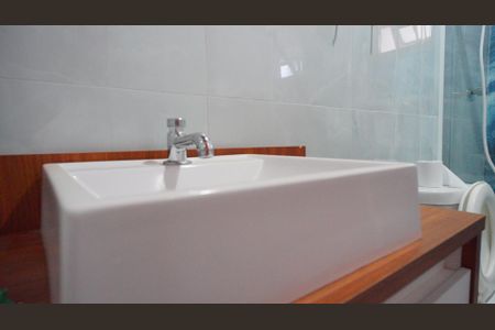 Casa à venda com 380m², 3 quartos e 6 vagas Casa à venda com 380m², 3 quartos e 6 vagasBanheiro corredor