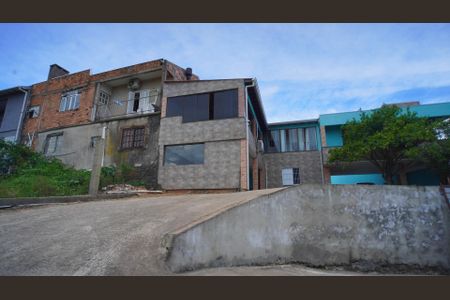 Casa à venda com 380m², 3 quartos e 6 vagas Casa à venda com 380m², 3 quartos e 6 vagasFachada e pátio fundos