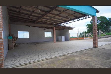 Casa à venda com 380m², 3 quartos e 6 vagas Casa à venda com 380m², 3 quartos e 6 vagasFundos