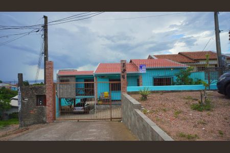 Casa à venda com 380m², 3 quartos e 6 vagas Casa à venda com 380m², 3 quartos e 6 vagasFachada