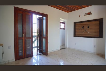 Casa à venda com 380m², 3 quartos e 6 vagas Casa à venda com 380m², 3 quartos e 6 vagasQuarto 1 suite