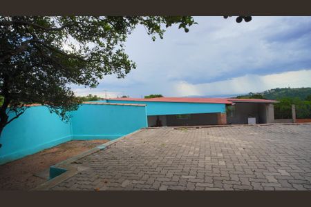Casa à venda com 380m², 3 quartos e 6 vagas Casa à venda com 380m², 3 quartos e 6 vagasFundos e pátio