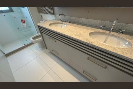 Apartamento para alugar com 156m², 4 quartos e 2 vagas Apartamento para alugar com 156m², 4 quartos e 2 vagasBanheiro quarto 4