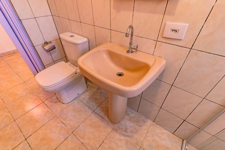 Casa para alugar com 80m², 2 quartos e 2 vagas Casa para alugar com 80m², 2 quartos e 2 vagasBanheiro Social