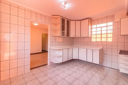 Casa para alugar com 80m², 2 quartos e 2 vagas Casa para alugar com 80m², 2 quartos e 2 vagasCozinha