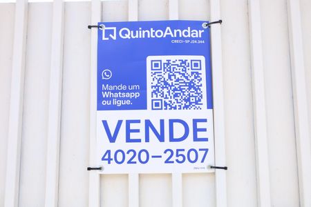 Casa de condomínio à venda com 70m², 2 quartos e 1 vagaPlaca instalada no portão do condomínio - Código da placa ZNHJ-1316
