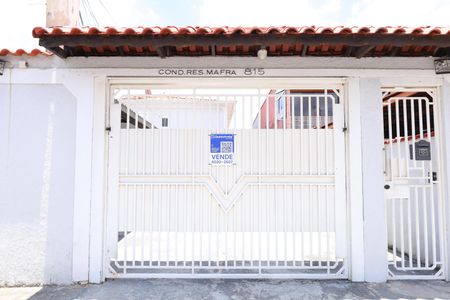 Casa de condomínio à venda com 70m², 2 quartos e 1 vagaPlaca instalada no portão do condomínio - Código da placa ZNHJ-1316