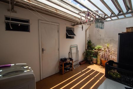 Quintal de casa à venda com 3 quartos, 150m² em Vila Gomes, São Paulo