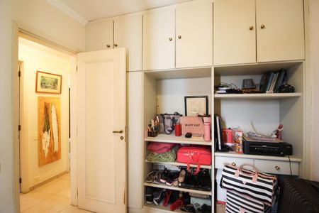 Apartamento à venda com 96m², 3 quartos e 2 vagas Apartamento à venda com 96m², 3 quartos e 2 vagasQuarto