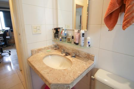 Apartamento à venda com 96m², 3 quartos e 2 vagas Apartamento à venda com 96m², 3 quartos e 2 vagasBanheiro