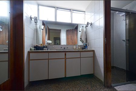 Apartamento à venda com 194m², 3 quartos e 3 vagasBanheiro Suíte