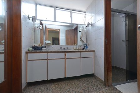 Apartamento à venda com 194m², 3 quartos e 3 vagasBanheiro Suíte