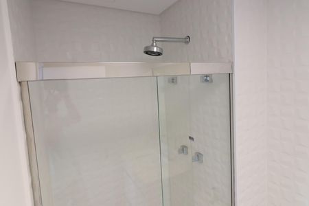 Banheiro de kitnet/studio para alugar com 1 quarto, 44m² em Centro, Osasco