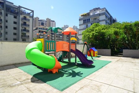 Apartamento para alugar com 190m², 3 quartos e 2 vagas Apartamento para alugar com 190m², 3 quartos e 2 vagasÁrea Comum - Playground
