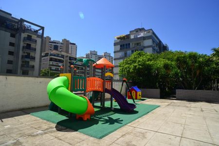Apartamento para alugar com 190m², 3 quartos e 2 vagas Apartamento para alugar com 190m², 3 quartos e 2 vagasÁrea Comum - Playground