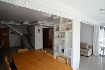 Apartamento para alugar com 190m², 3 quartos e 2 vagas Apartamento para alugar com 190m², 3 quartos e 2 vagasSala