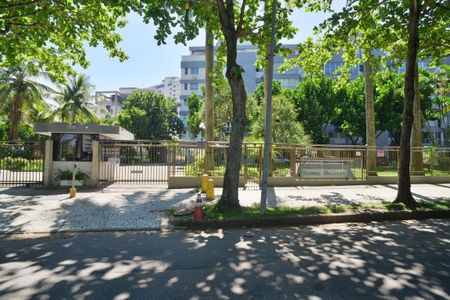 Apartamento para alugar com 190m², 3 quartos e 2 vagas Apartamento para alugar com 190m², 3 quartos e 2 vagasEntrada do Condomínio