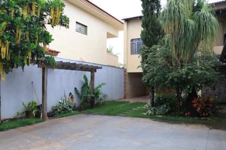 Casa para alugar com 558m², 4 quartos e 7 vagasQuintal