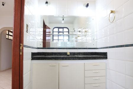 Casa para alugar com 558m², 4 quartos e 7 vagasBanheiro da Suíte 4